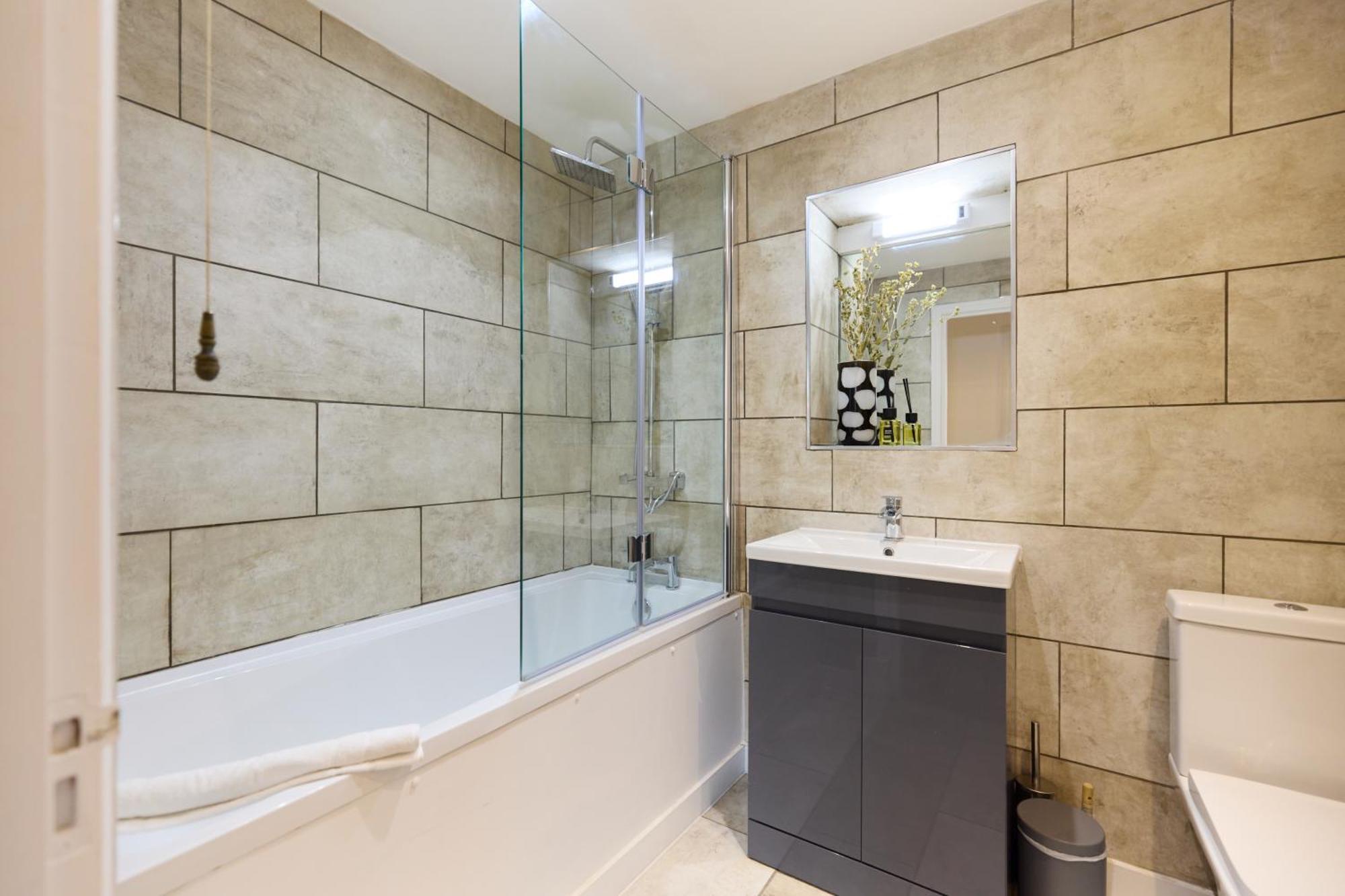 Apartament The Goodge Street Place - Bright 2bdr Flat
